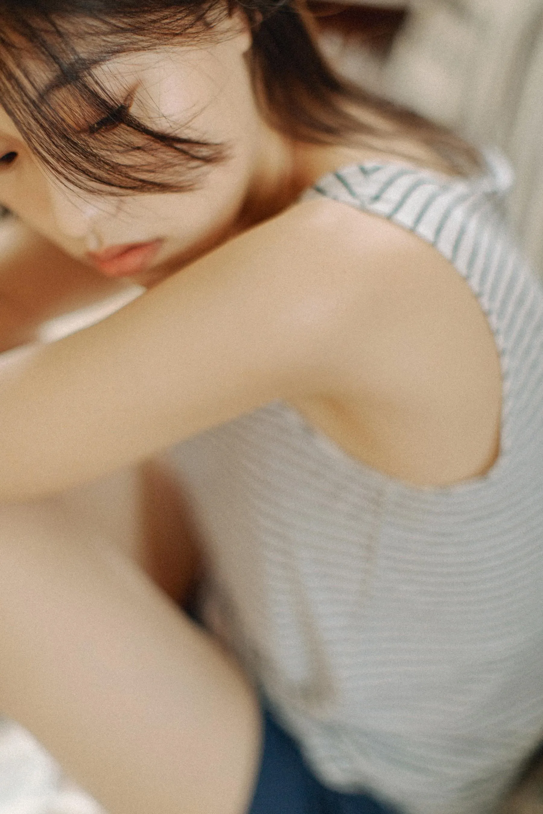 [艺图语] 2022.06.01 寝居女子写真集 九月 [34P]插图3